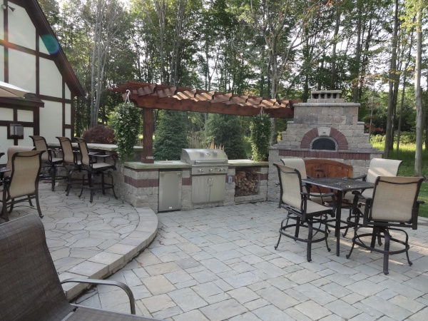 Cleveland Landscaping Outdoor Kitchen Pizza Oven