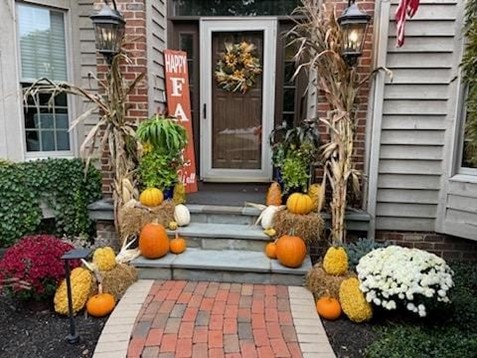 Cleveland Area Landscape Yard Decorations for Fall in Northeast Ohio