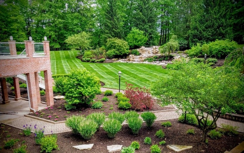 Cleveland Area Landscape Lawn Bed Maintenance
